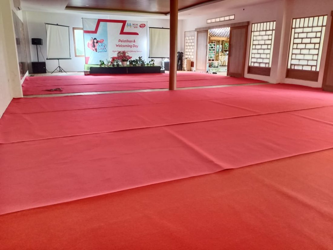 Karpet Lokal Merah